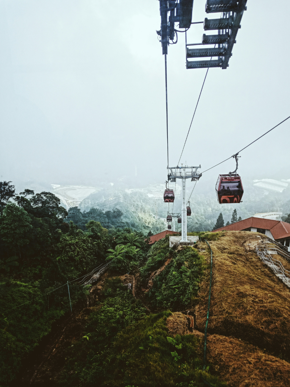 Genting Highlands Genting Skyway Cable Car – Scenic cable car ride with breathtaking mountain views. Genting SkyWorlds Theme Park – Adventure and fun with indoor and outdoor rides.