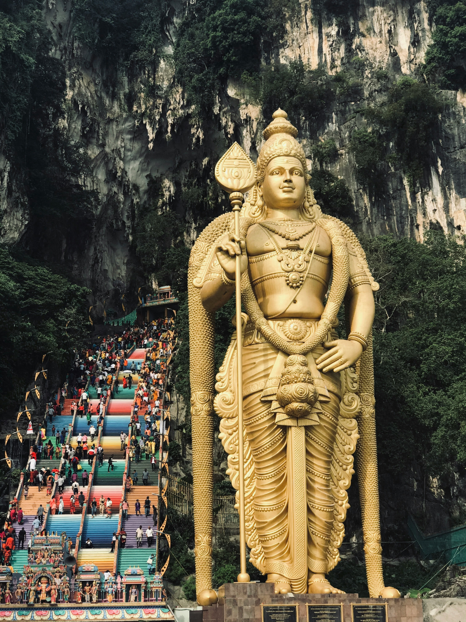 Batu Caves Lord Murugan Statue – The world’s tallest Murugan statue guarding the temple entrance.