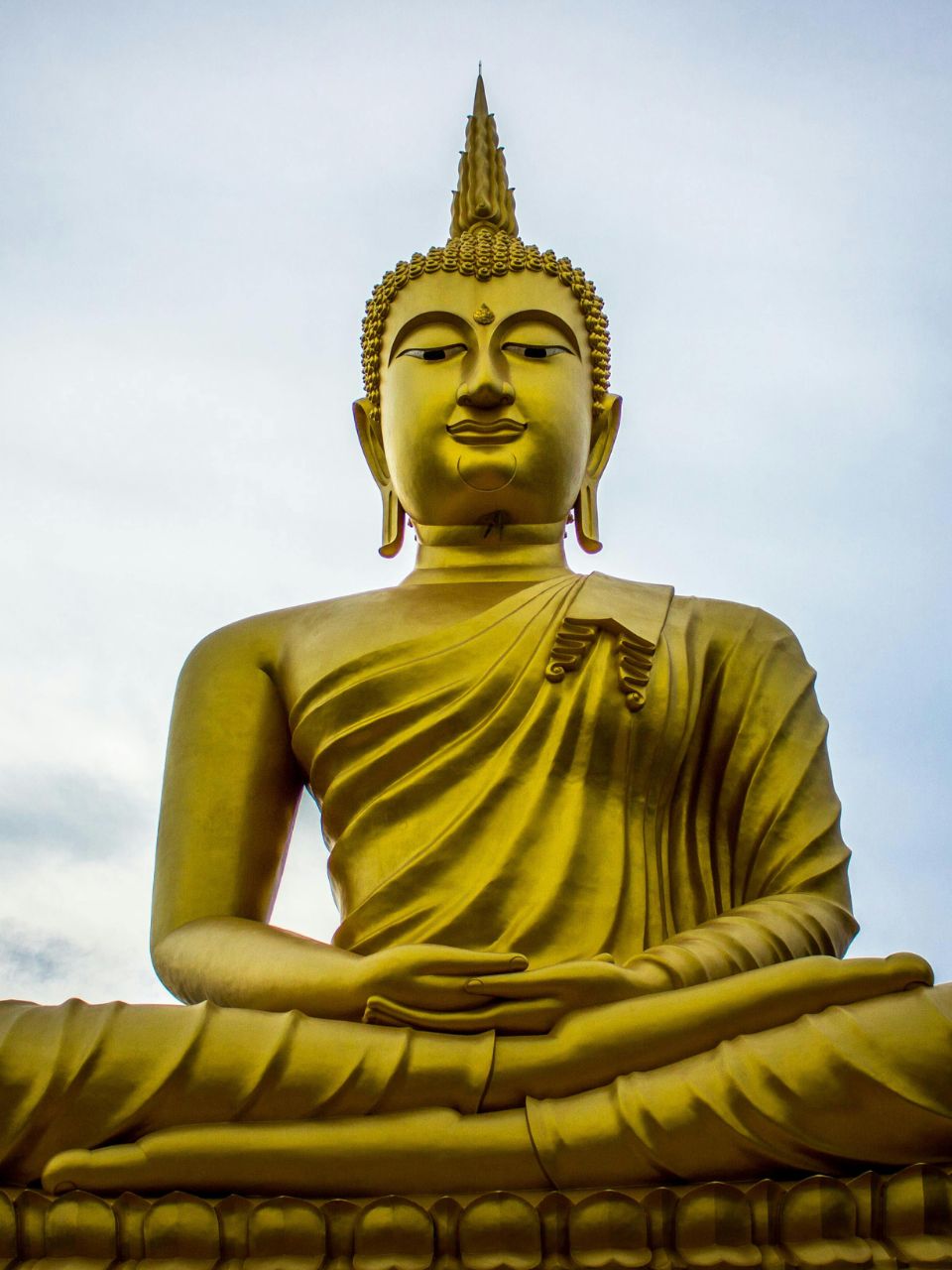 Discover Thailand’s iconic Big Buddha with Kaumadee Travels – a peaceful hilltop monument offering stunning Phuket views and spiritual serenity.